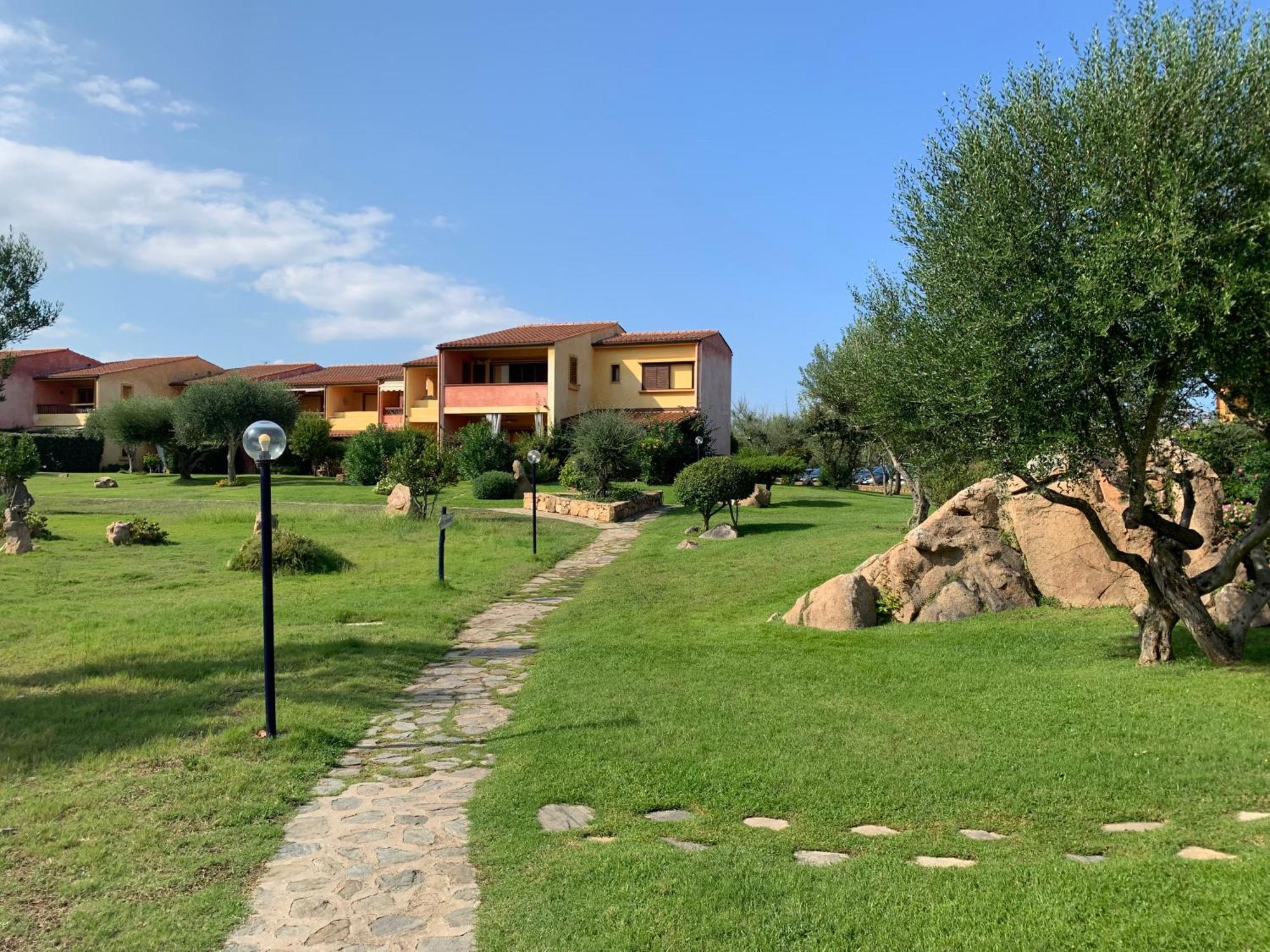 Casa Smeralda: Con Giardino E Vicino Al Mare Punta Molara Exterior photo